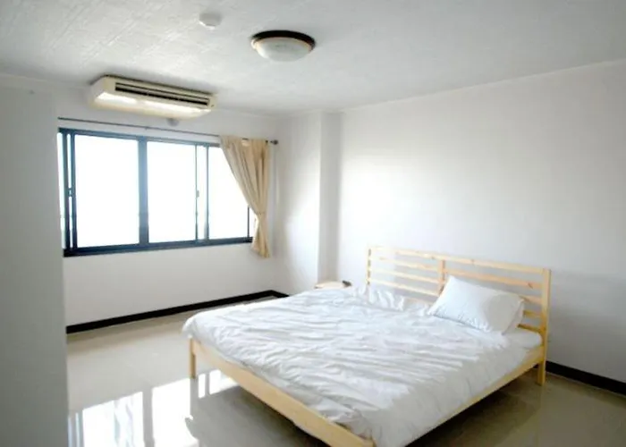 2 Bedroom 2 Bathroom Spacious Room Near Grand Palace