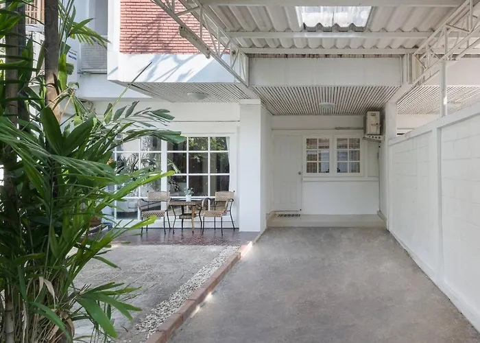 Oasis Townhouse In The Perfect Location