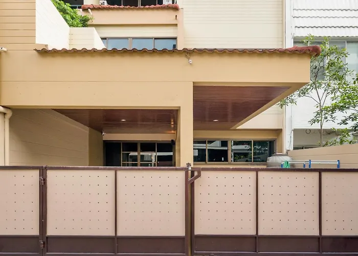 Laid Back Bangkok Living In A Retro Chic Retreat