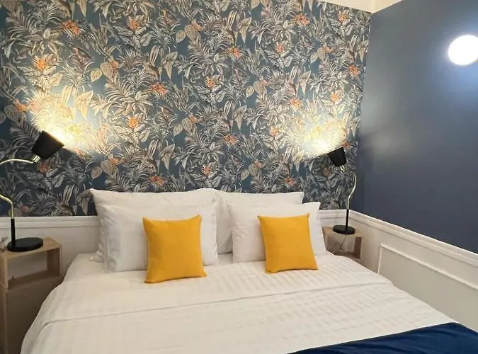 Cozy Chic Silom Townhouse Studio 1-3
