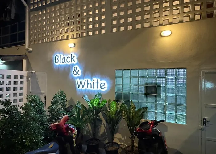 Mr Black & Ms White -Self Check In Accommodation