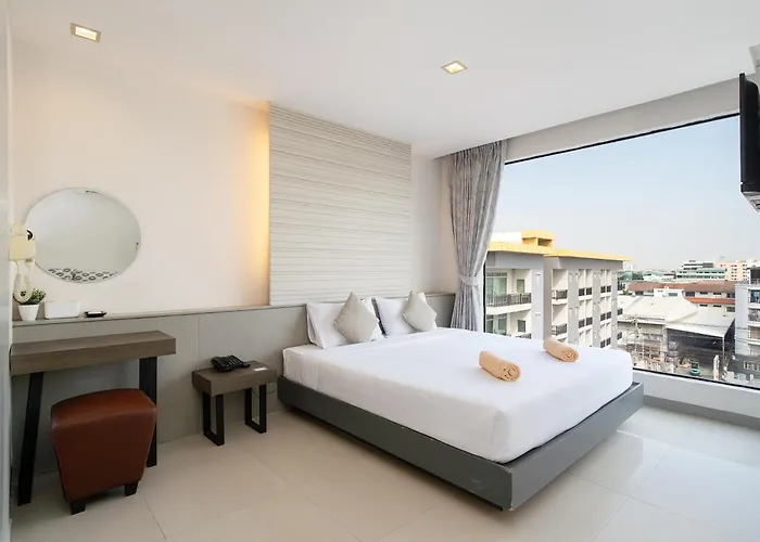 Leenova Hotel
