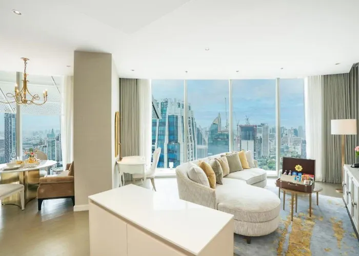 Central Siam Chitlom Superb Luxury 80Sqm