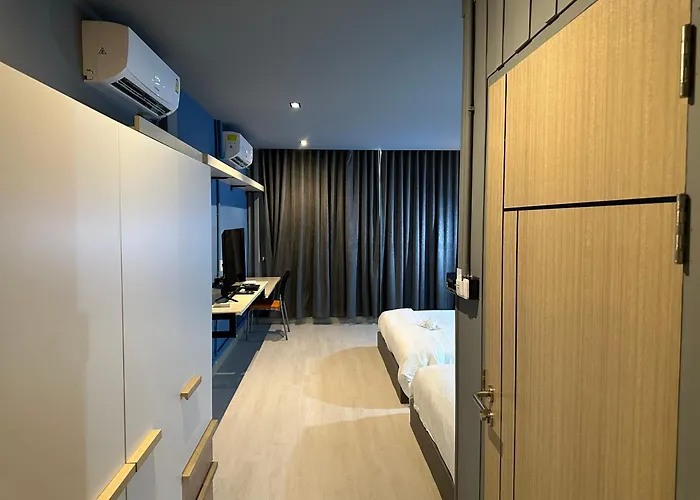 Phuket Vibe, City House, 7 Mins To Bts, City Center, Private Room In Sathon, Private Bathroom, Bangkok, Thailand