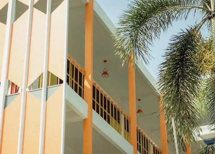 Roomquest Hotel Pratunam