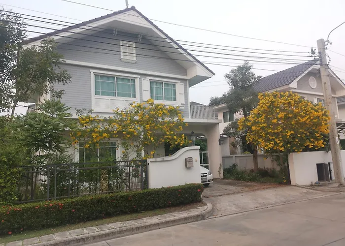 Wanaleesirisuvarnaphumihouse