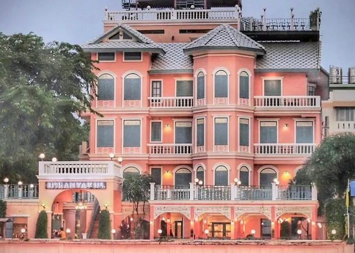 Hiranyakul House Riverside