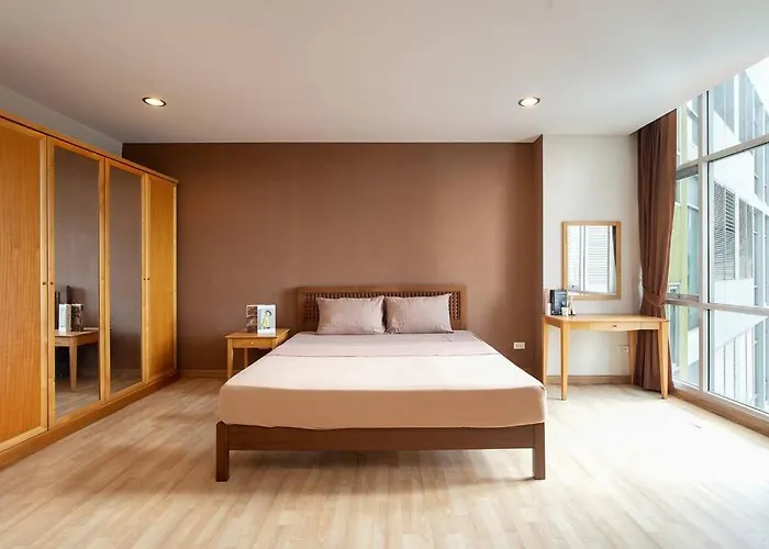 181 Ekkamai Studio Apartment
