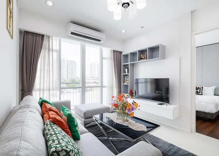 Shine Sukhumvit 43 Aparthotel Phrompong