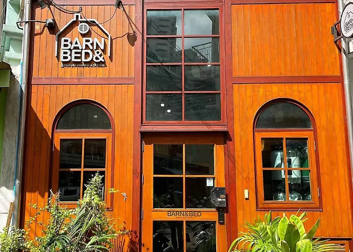 Barn & Bed Hostel At Bts Phrom Phong