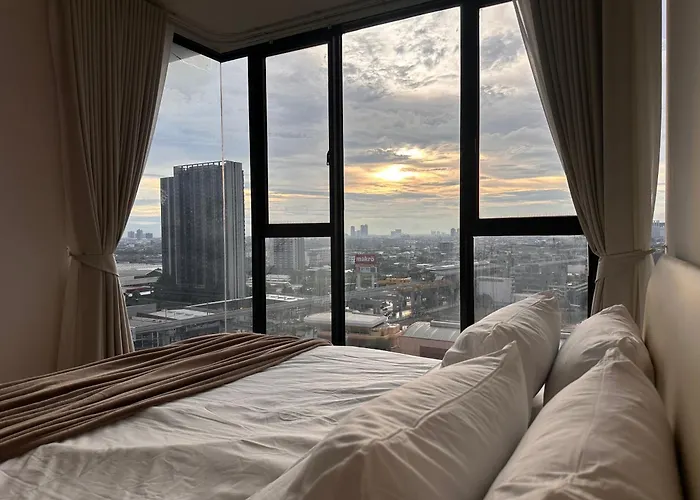 Entire Apartment Near Train Station With Pool & Views