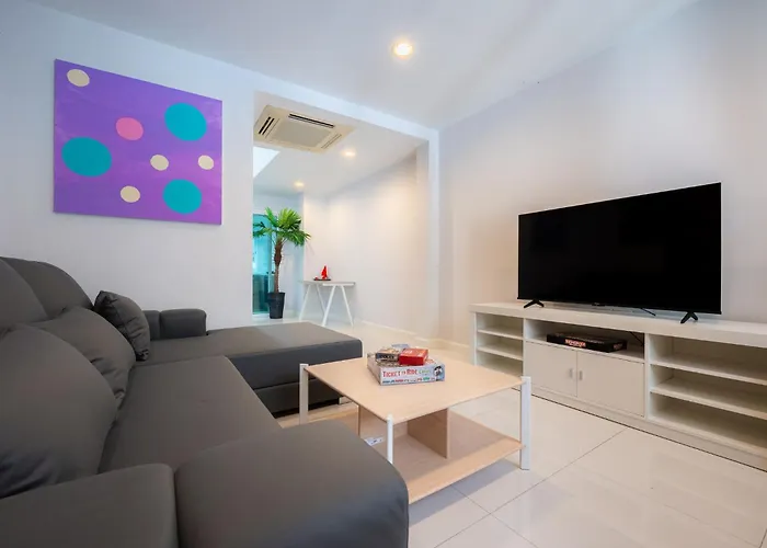 3 Bedroom Spacious Home In Downtown Bangkok Near Mrt Bts Asok Station