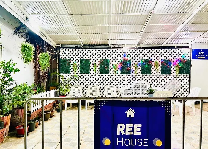 Reehouse@Soi Cowboy/Asoke Bts