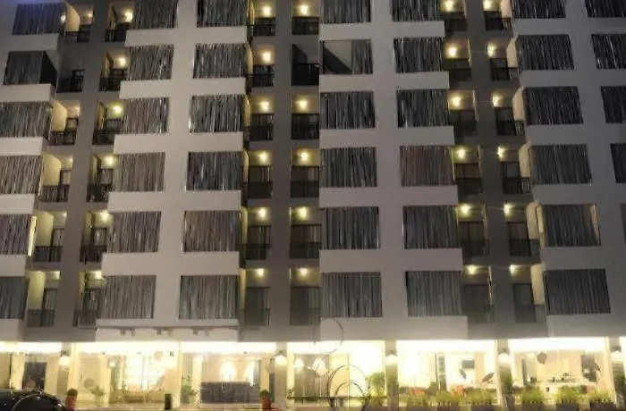 Lee Nova Hotel