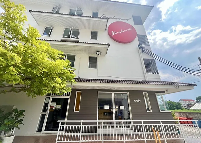 Ruan Plaisoi Apartment