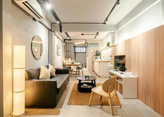 Rare Bangkok Townhouse Perfect For Groups, 8 Mins To Train
