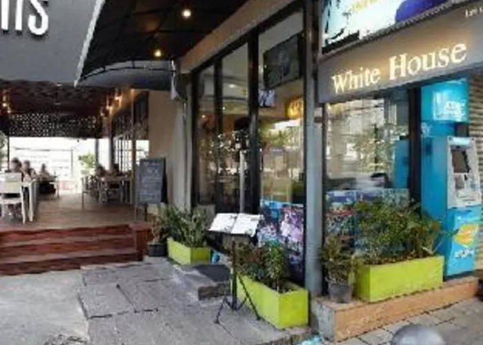 White House Asoke Sukhumvit 18
