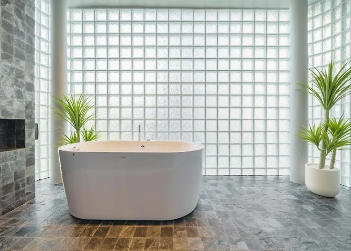 Bathtub, 2Br, 2Ba, 120 Sqm, 6 Pax, Near Bts 7-11