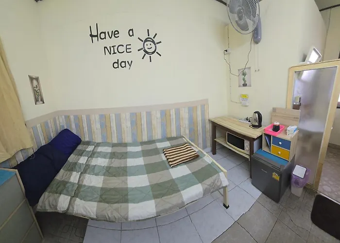 J Place Studio 204 With Nice Fan Free Wifi, Near Skytrain