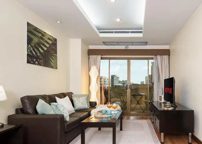 Verdant Vista King Suite Near Bts With Modern Amenities