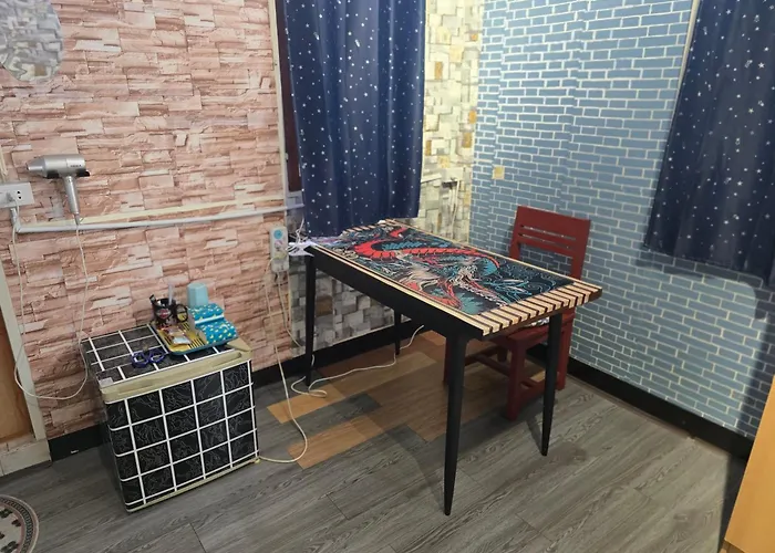 211 Spacious Studio With Breezy Fan Full Amenities With Free Wi-Fi