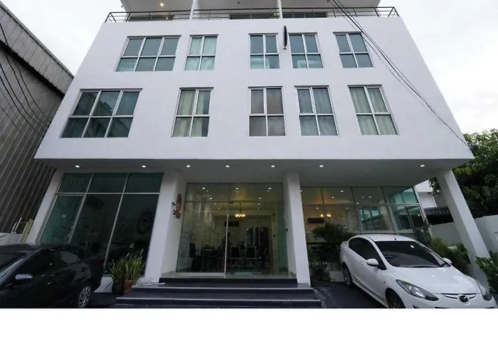 Rq Bangkok Sukhumvit 50 By Collection O