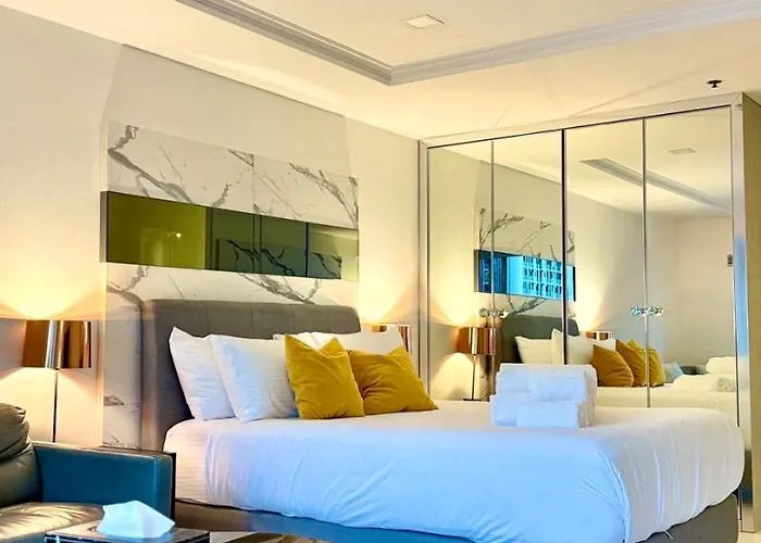 Sukhumvit13 Luxury Suite
