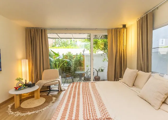 Studio Room With Private Garden In Center Sathorn