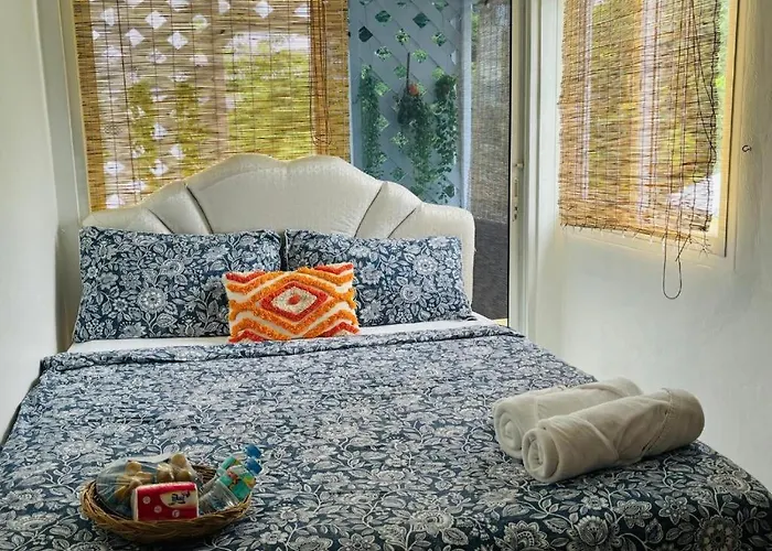 Ree House Sukhumvit Adults Only Guesthouse Near Mrt