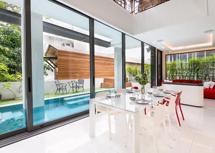 Modern Luxury Poolhaus With Lift