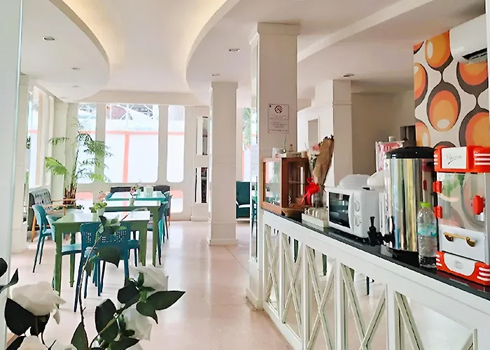 Happy 2 Hotel Patunam