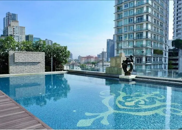 Luxury Condo With Swimming Pool, Fast Wifi, 711, Big Room, Jacuzzi