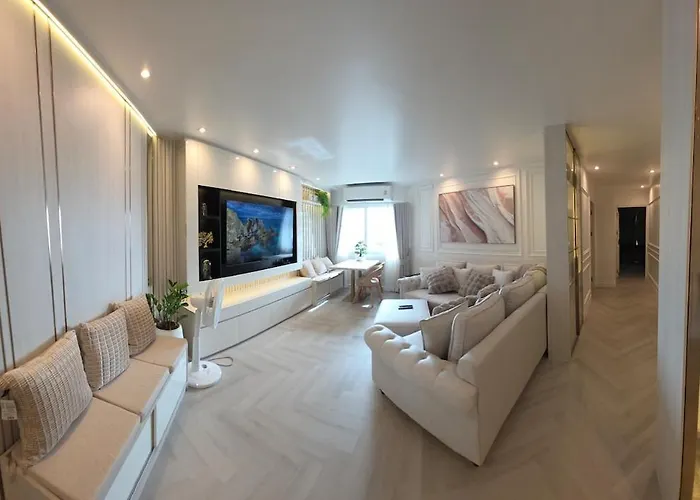 Luxury Condo City Living R3