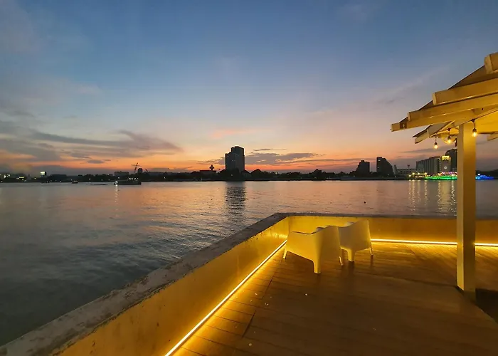 Chao Phraya Riverfront House Baan Rimphraya