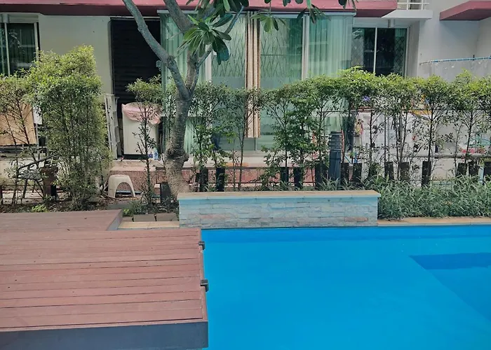 Condo In Bangkok With Pool And Garden