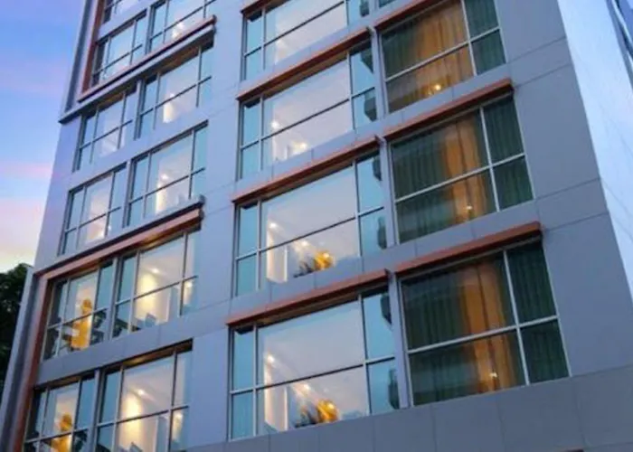 Amora Neoluxe Suites Hotel