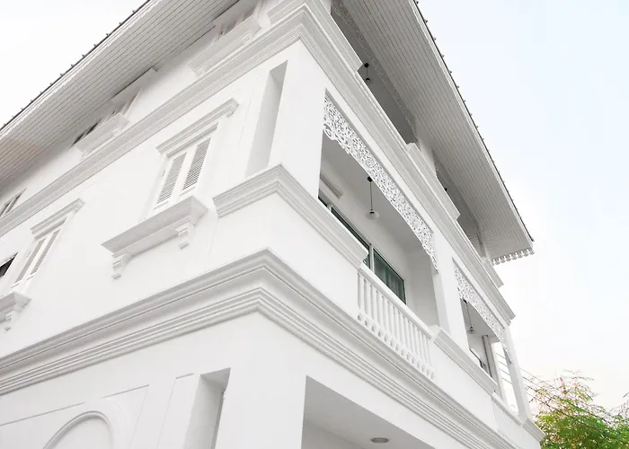 Dharasom' S Colonial House