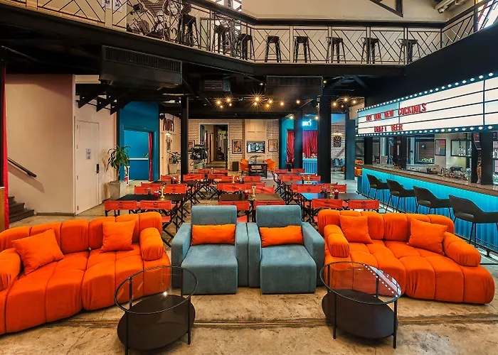 Prince Theatre Heritage Stay Hostel - Silom