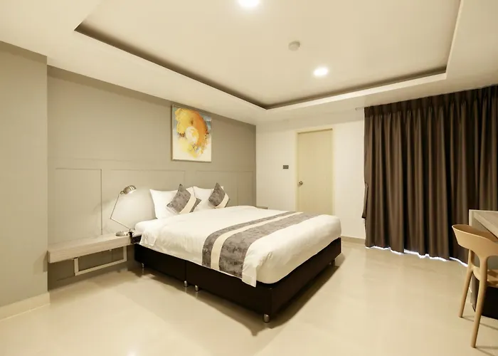 Utd8 Hotel And Residence