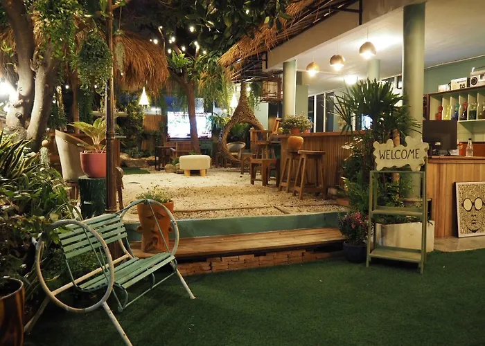 The Oasis On 8 Villa Pool Table & Ktv