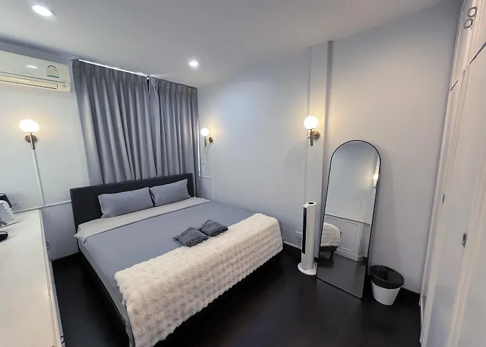 Single House 4Br Parking And Kitchen In Sukhumvit49-1
