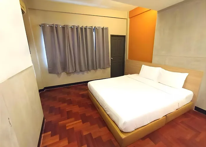 Bob Inn Silom - Bts Surasak