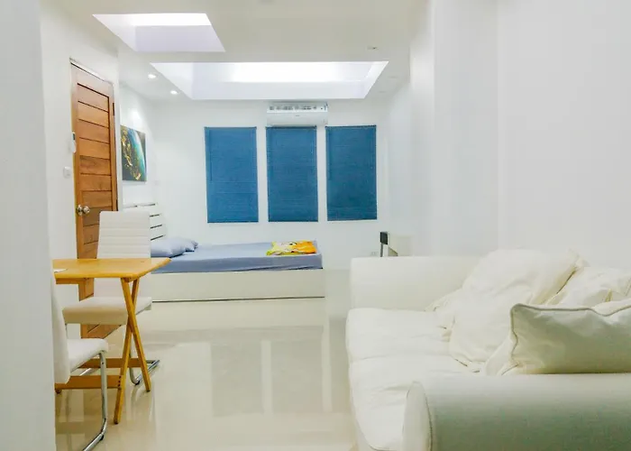 Studio In Townhouse With Private Bath Room And Kitchenette