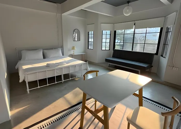 XX Yellow Place Sukhumvit Soi 2 - Bts Nana