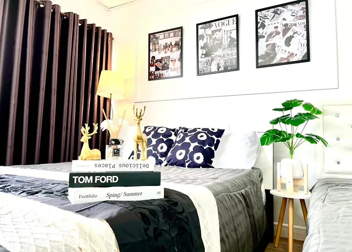 Impact Arena Condo Twin Beds By Goodroom24