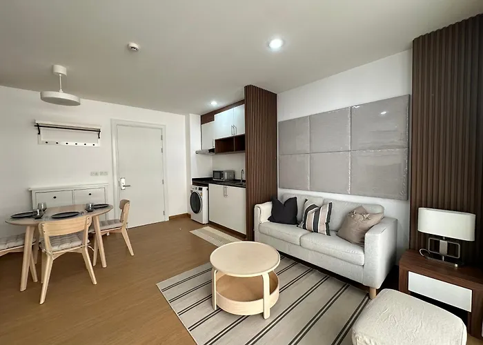 6Th Avenue Sukhumvit Bkk 302 Bts Asoke & Nana Mrt Sukhumvit