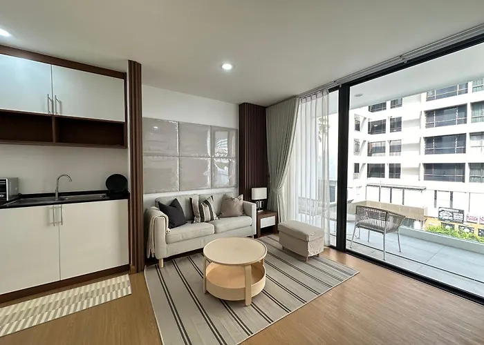 6Th Avenue Sukhumvit 305 Bts Asoke & Nana Mrt Sukhumvit
