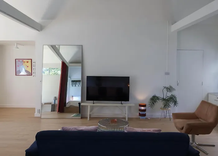 House 33