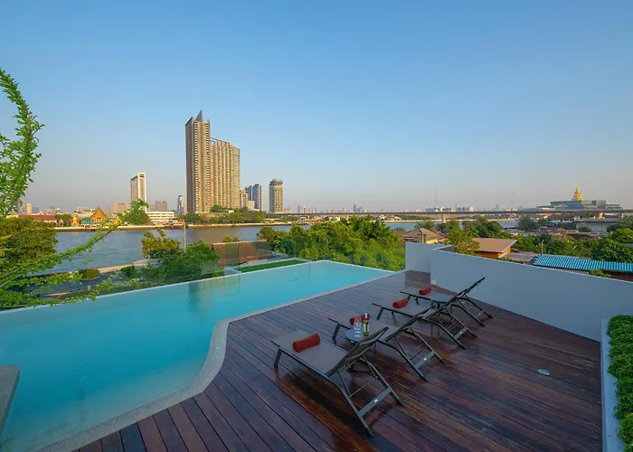 We Hotel Riverfront