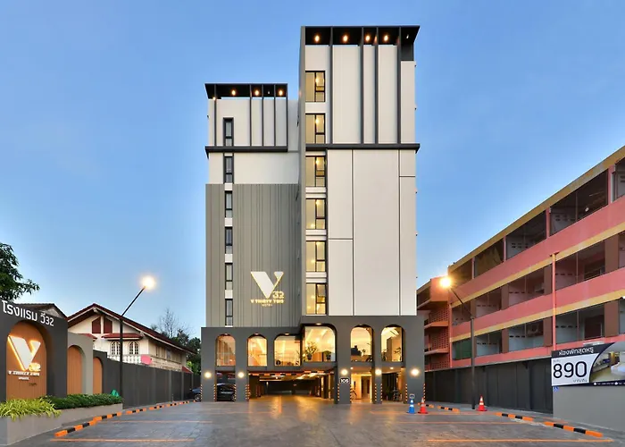 V32 Hotel